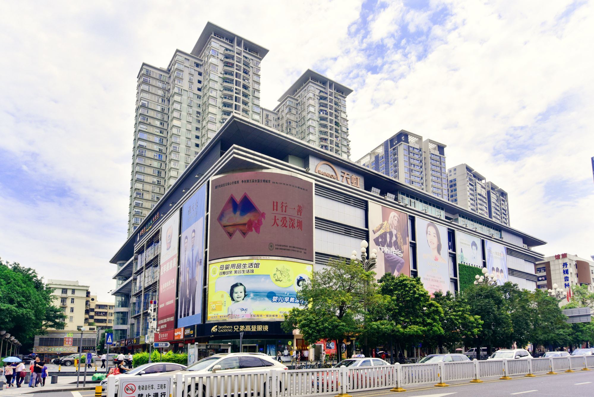 深圳女孩生猛买涨楼市,卖房的靓妹