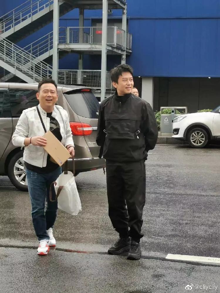 偶遇邓超陈赫鹿晗迪士尼,邓超鹿晗李晨综艺踢足球