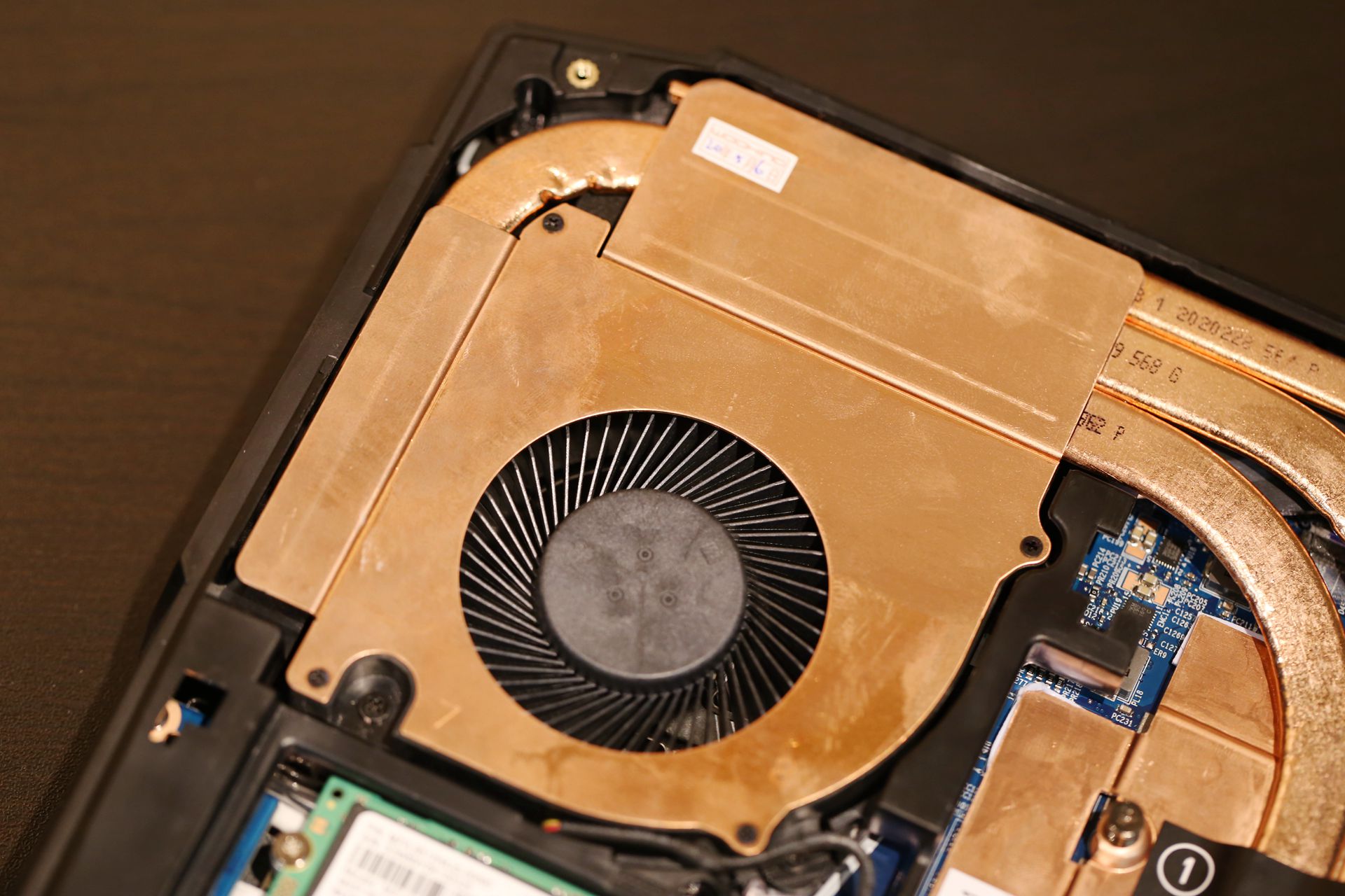 性能爆表！把台式机CPU装进笔记本，X5空妖R93900拆机评测