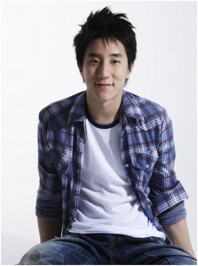 撤侨令一出,进退两难的美籍华人王力宏,“败”给了成龙儿子房祖名