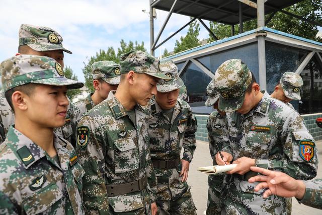 无奋斗不青春部队视频,无奋斗不青春陆军