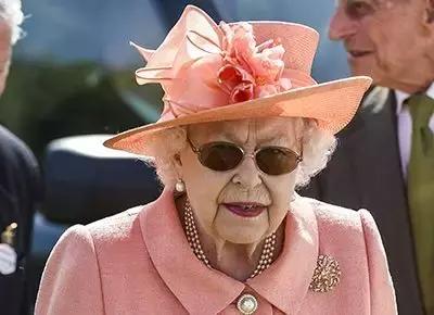 93岁女王年年放暑假！深扒女王秘密“朋友圈”，看看她都玩些啥