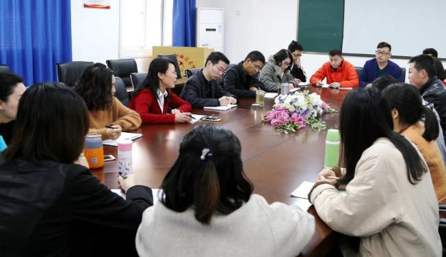 一般在大学入党辅导员会给谁,大学生入党支部书记和辅导员