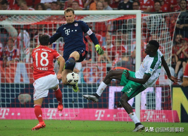 德国队队长诺伊尔和哈弗茨,诺伊尔挑球过哈弗茨