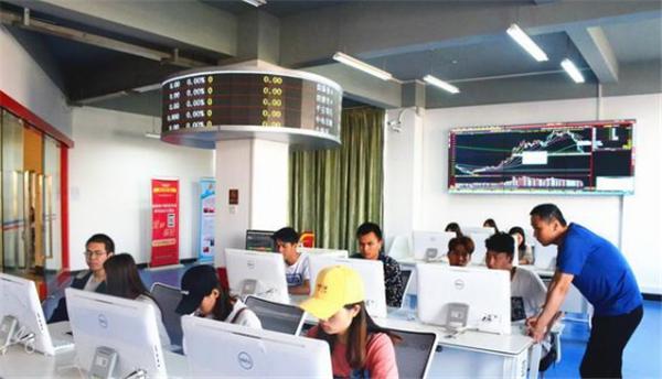 银行待遇好还是保险待遇好,银行待遇最好的行业