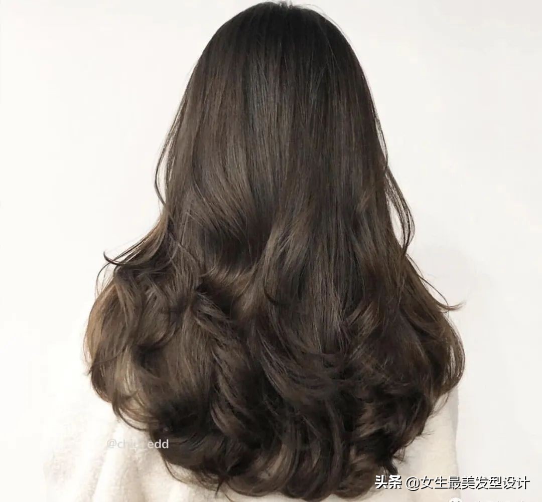 中长卷发扎温柔减龄披肩发,中长发成熟卷发教程