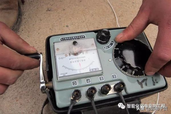 万用表旋钮怎么使用,全智能万用表表笔使用方法