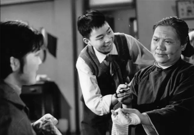 老电影小小足球队,六十年代老电影小飞虎队