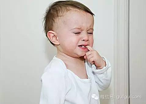 18个月的宝宝长牙晚上哭闹怎么办,10个月的宝宝是不是长牙总爱哭闹