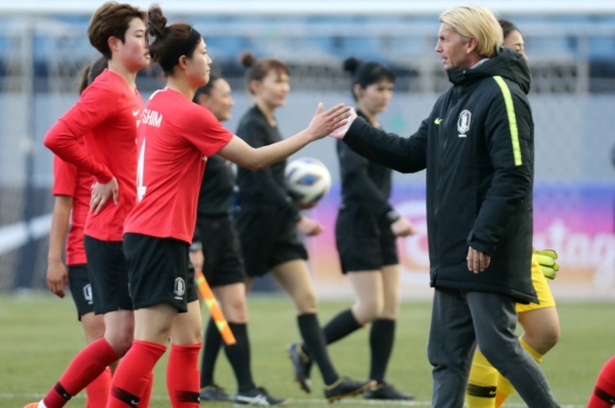 奥预赛中国女足对韩国女足生死战,曝中国女足从18日起集训