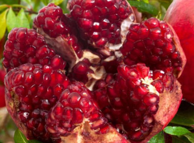 石榴的剥开方法小技巧,石榴怎么可以轻松剥开