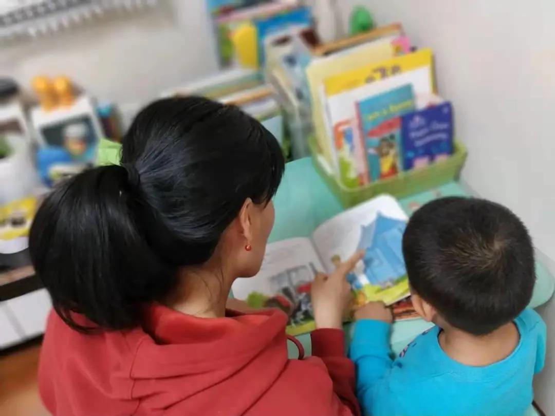 给孩子讲绘本加入互动游戏,和孩子互动讲绘本