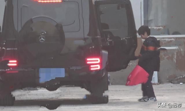 王宝强大儿子最新照片,王宝强与儿子近照曝光