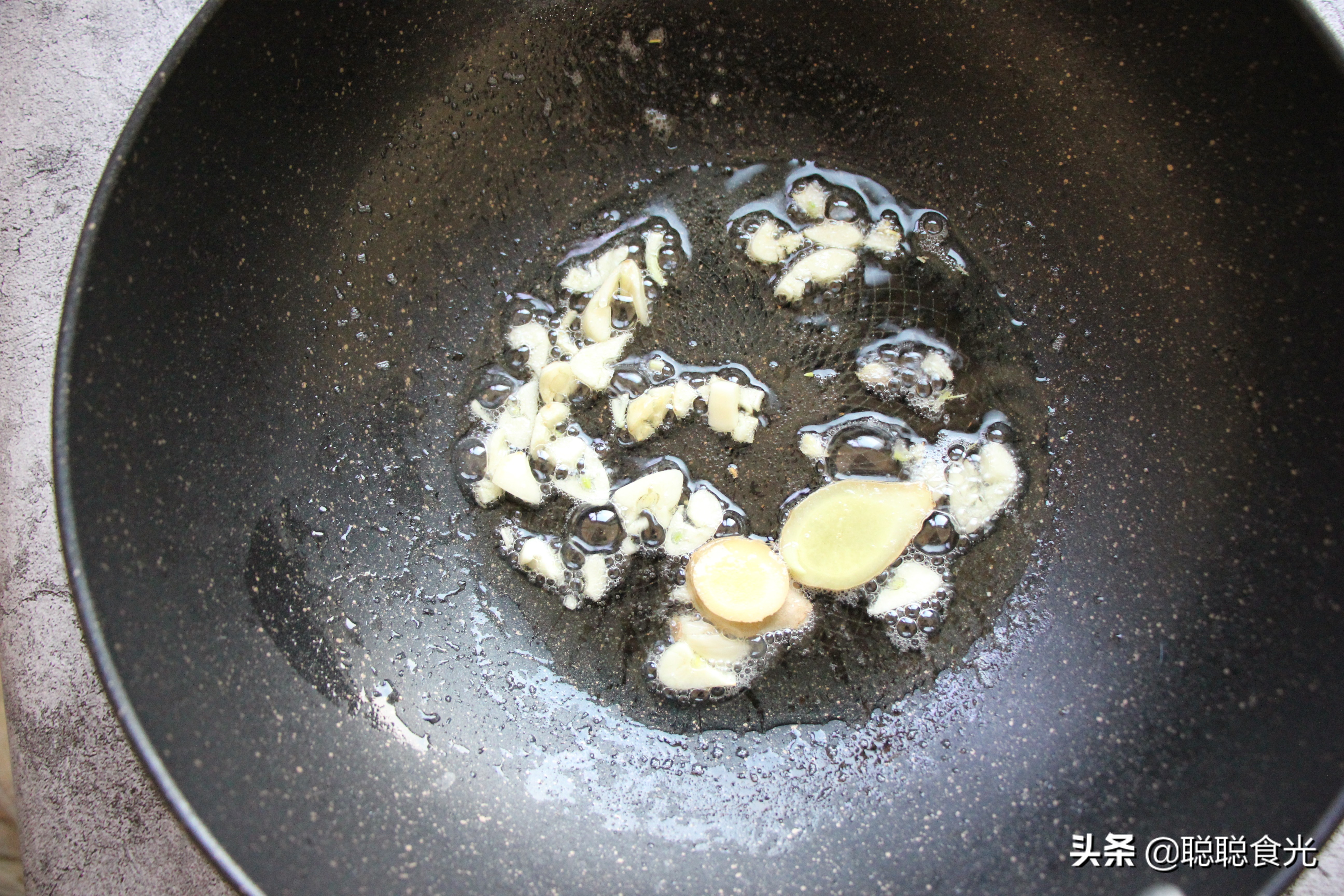 它名字叫鱼却不是鱼，随便炒一盘，开胃下饭，比鱼肉香