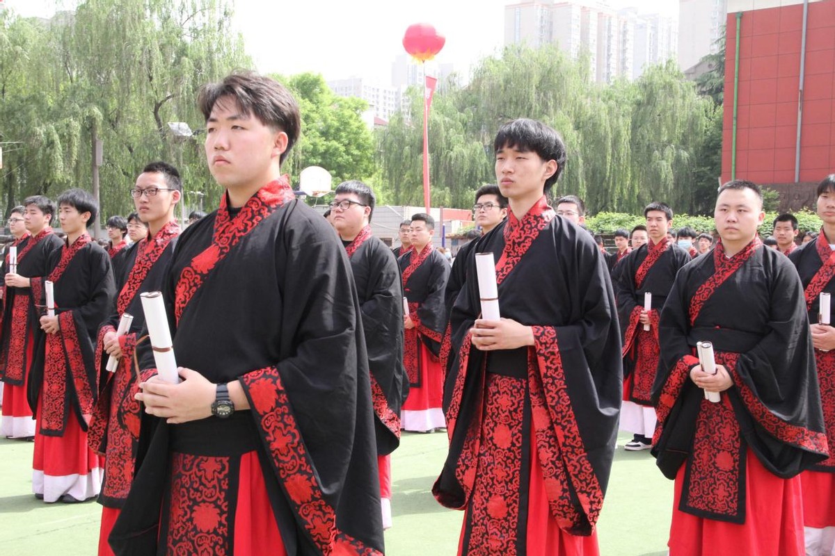 鲜衣怒马少年时不负韶华且行知——西安东仪中学汉式成人礼圆满举行