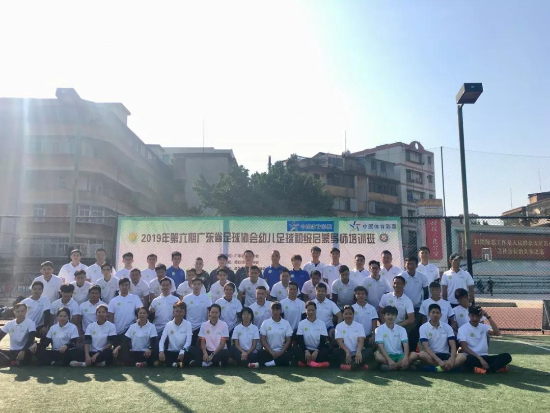 超萌幼兔,超萌兔公益足球直播课堂