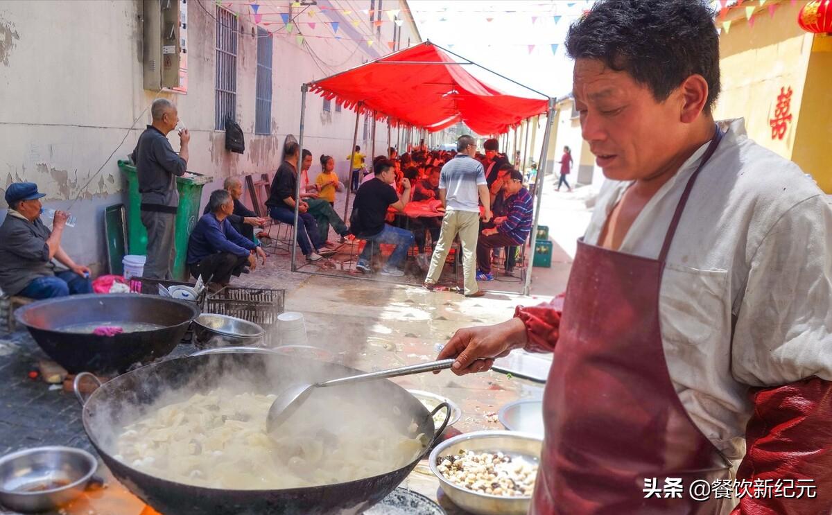 同样是农村办酒席,广西江西云泥之别,网友:没有对比就没伤害