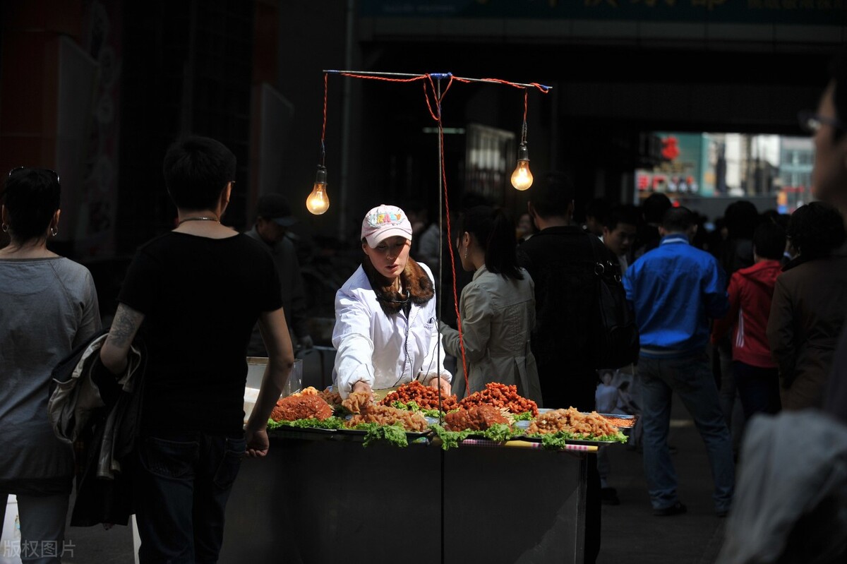 一家烧烤店一天卖5万,一家烧烤店一个月净赚60万