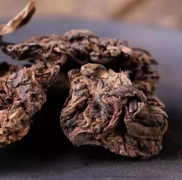 八八年易武野生茶生茶357克,中茶98年陈化六堡茶