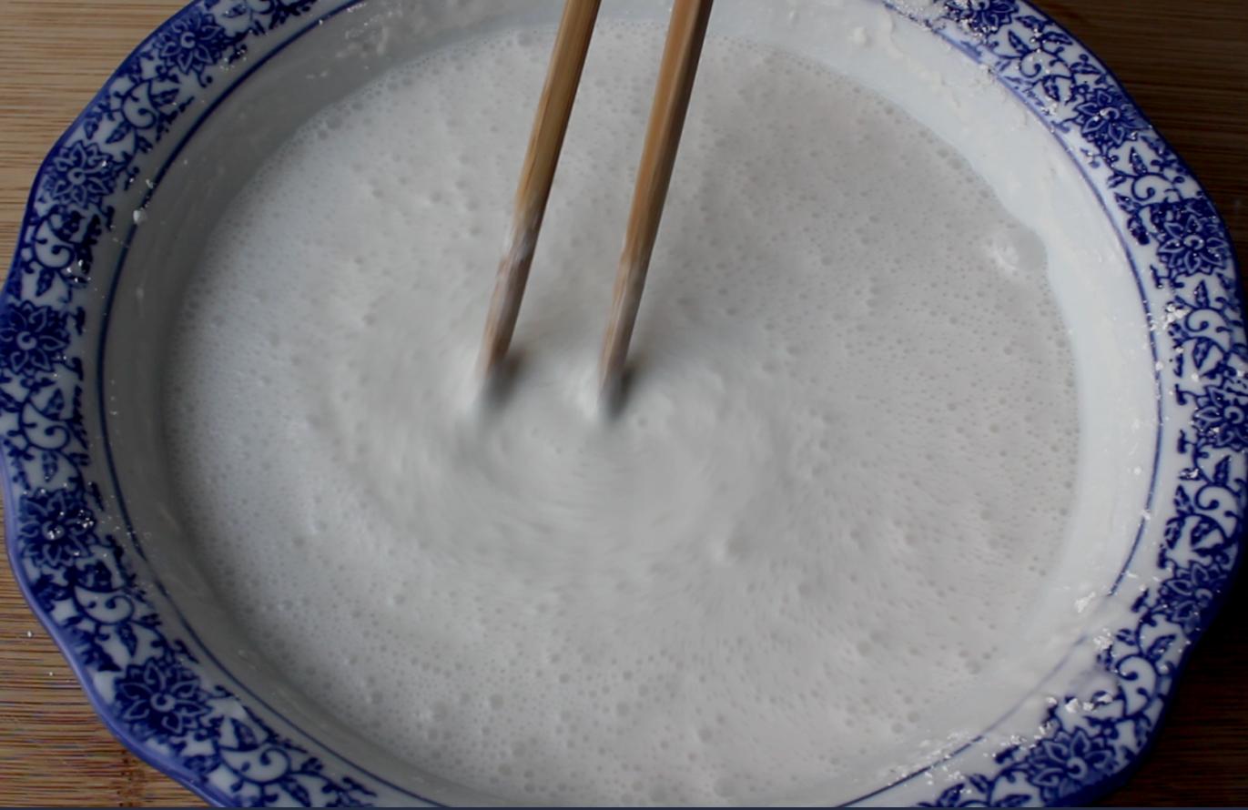 牛皮糖用面粉还是糯米粉更有嚼劲,牛皮糖糯米粉与水的比例