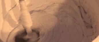 腻子层起泡了,房子顶上粘上腻子起泡是什么原因