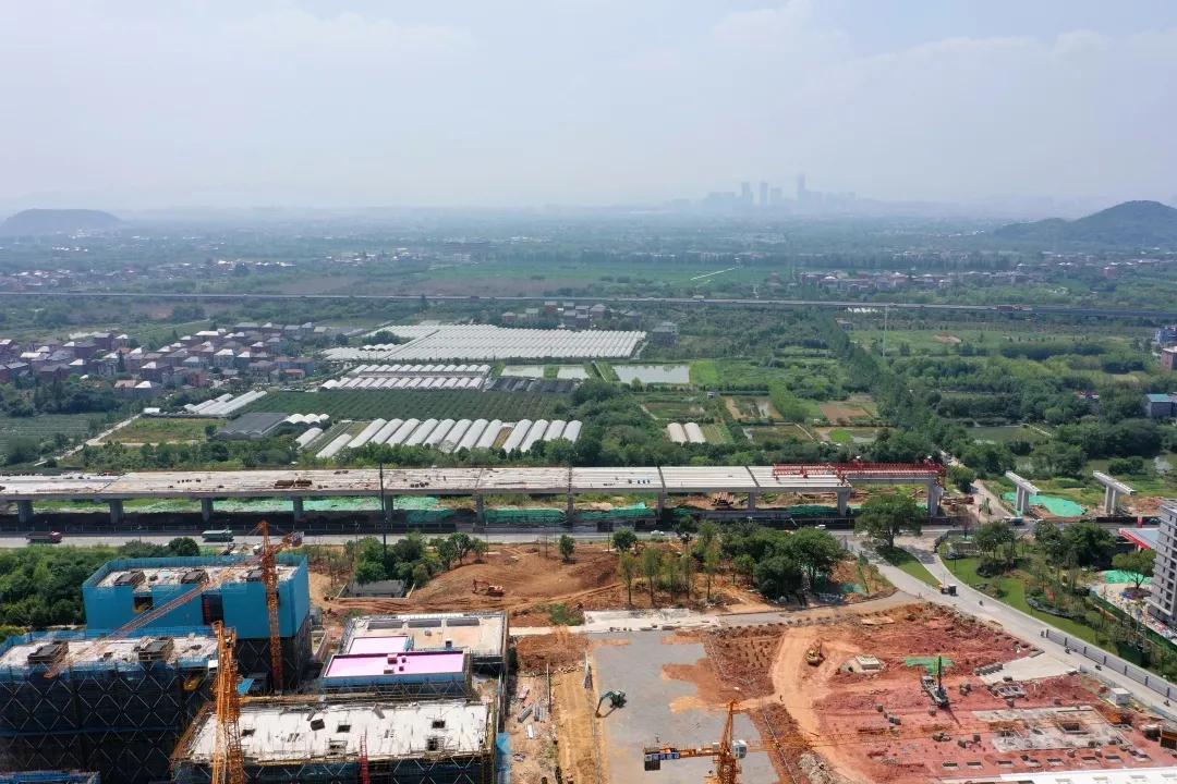 万科大溪谷旁的蓝月春晓怎样,大溪谷和新湖蓝月春晓哪个好