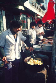 智慧弄拾遗|南门街坊叫她阿九，从小店负责人做到南湖饭店经理