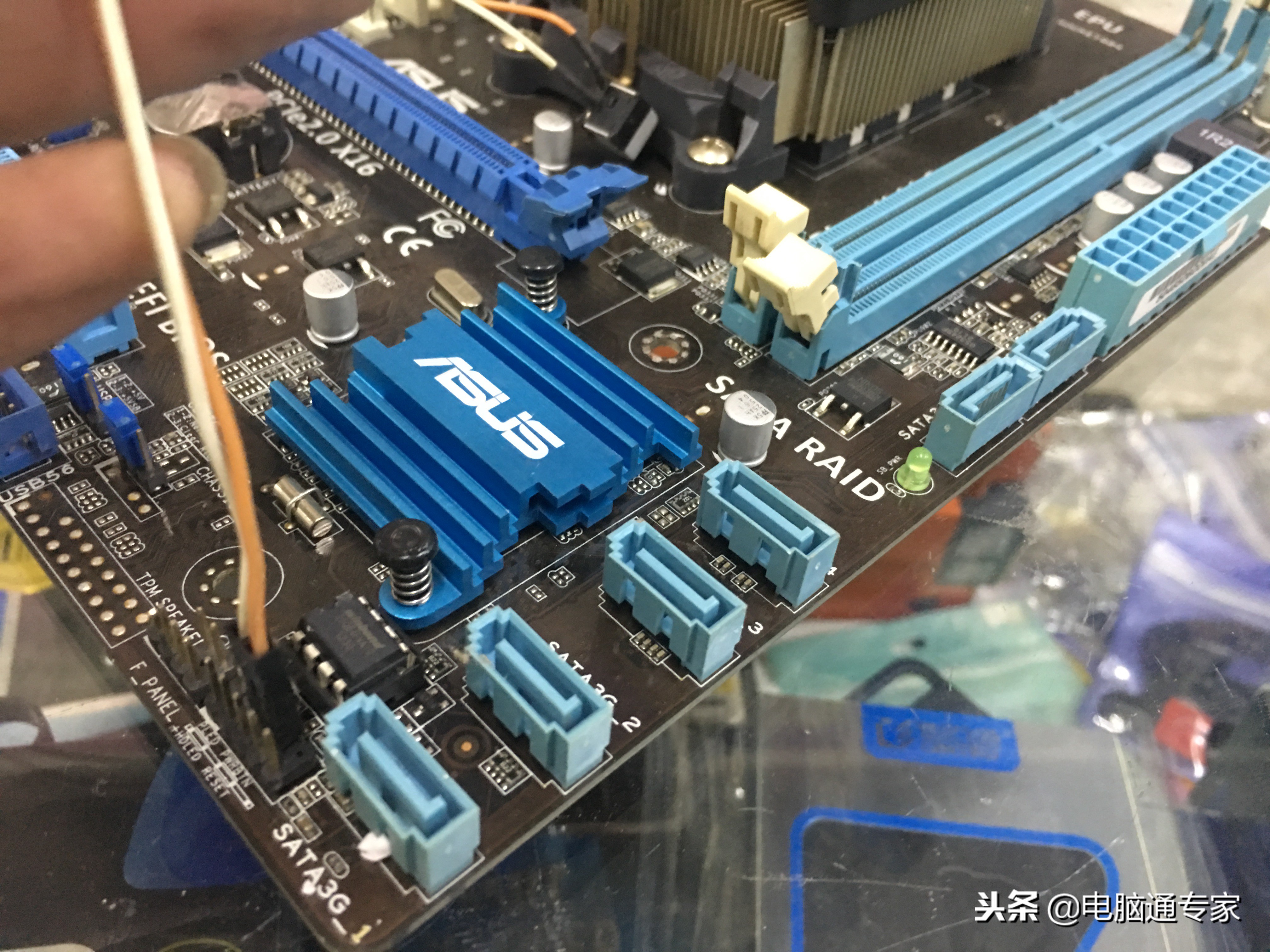 电脑主机按键坏了怎么开机,电脑机箱开关机键坏了怎么接图解