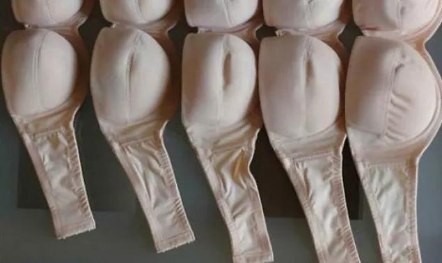 平胸女生如何穿搭,平胸体质如何调理成丰满体质