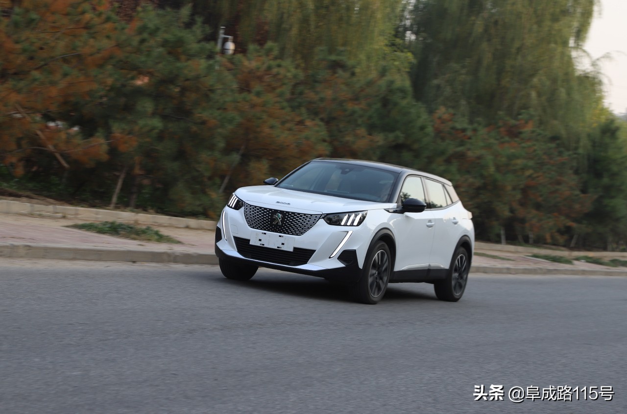 奶帅的面孔，裸眼3D的内容，一身名牌的e2008缺点究竟在哪