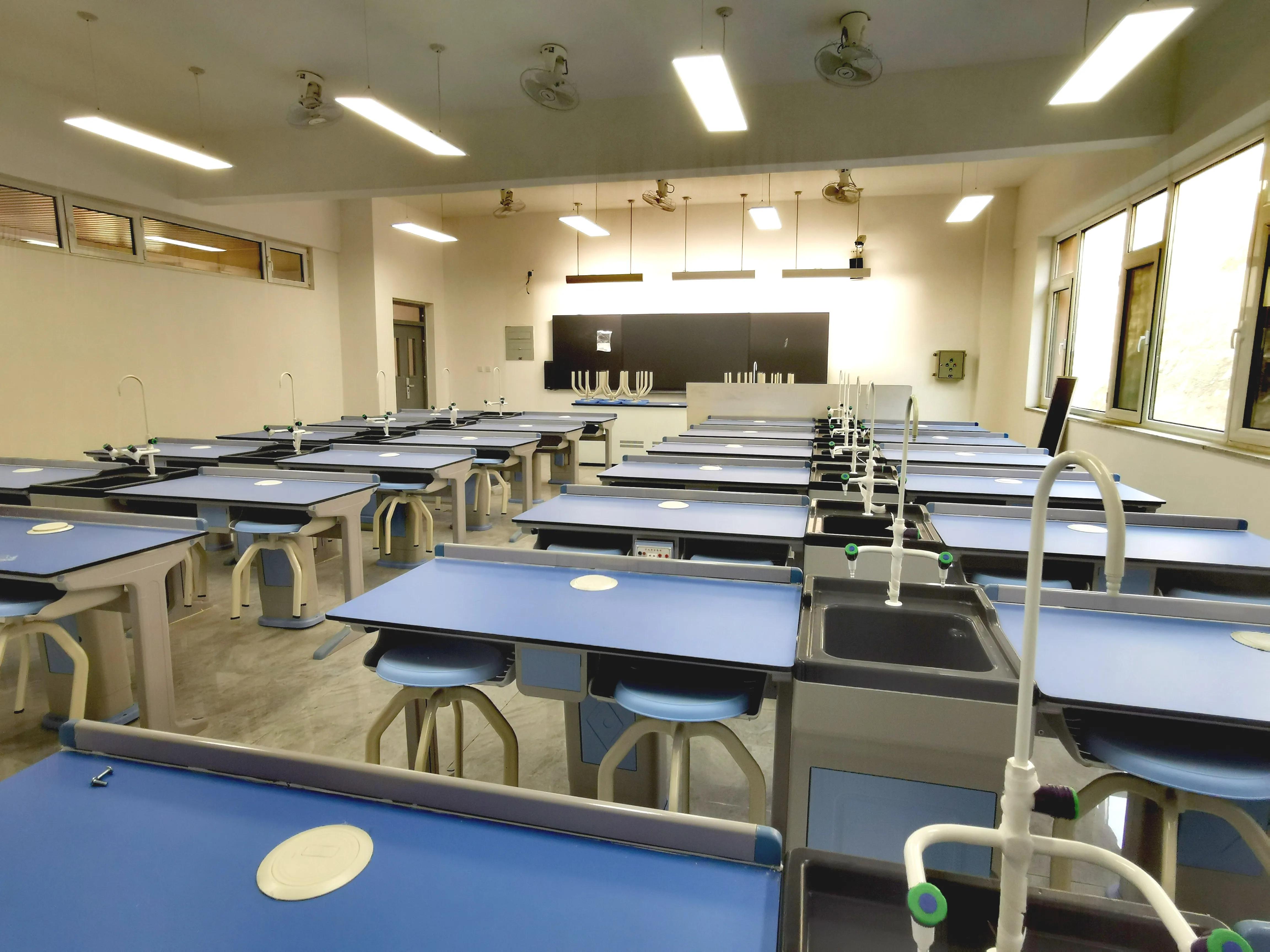 浼楁湜楂樹腑鑰佸笀鎷涜仒,浜煄瀛︽牎鎷涜仒