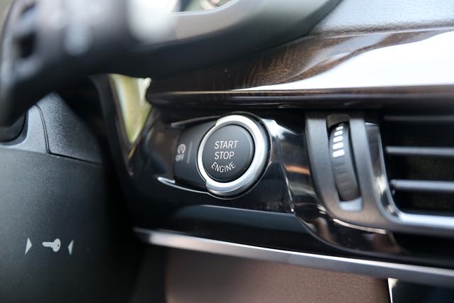 宝马x5试驾油耗,宝马x5最高配的七座碳蓝黑试驾