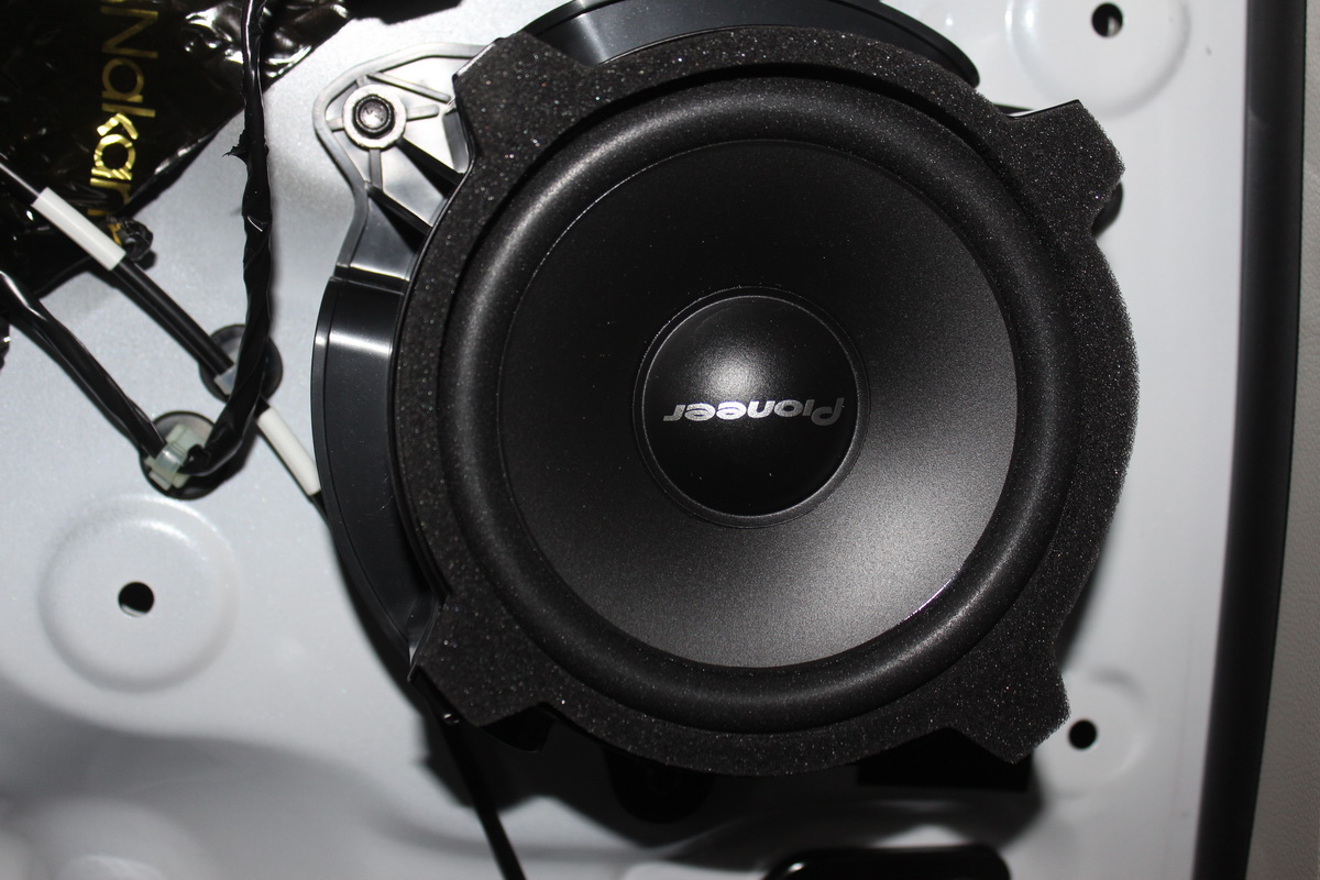 别克gl8音响改装升级,别克gl8音响改装超薄低音