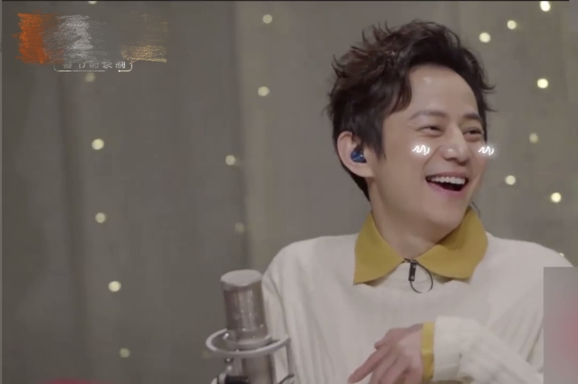 何炅自曝初恋当上“电灯泡”，青涩情谊变单恋，女主被疑是龙丹妮