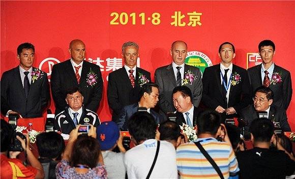 大连足球的巅峰与衰落原因,大连足球退役视频