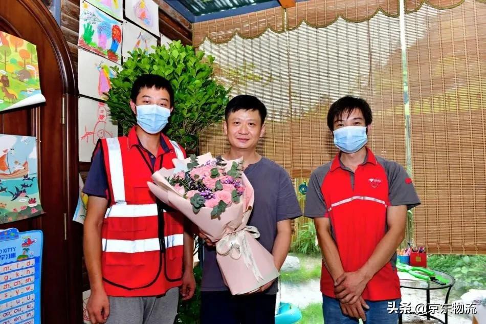 毕业老师送礼物,老师送礼物给我我应该怎样说