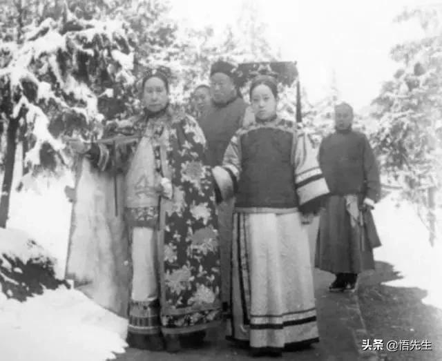 年轻时的霍金照,霍金年轻时照片有多帅