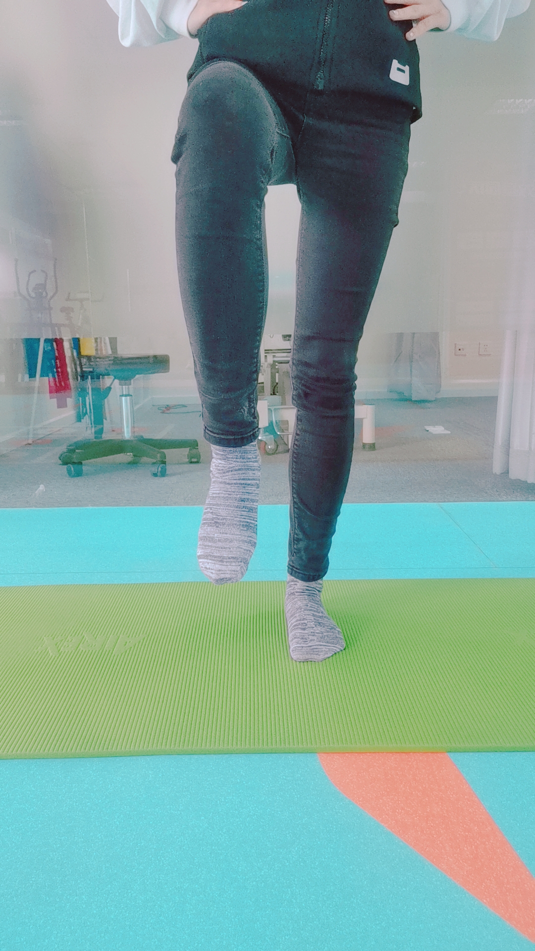 踝关节扭伤陈年旧伤如何康复,踝关节扭伤后下楼梯怎么康复