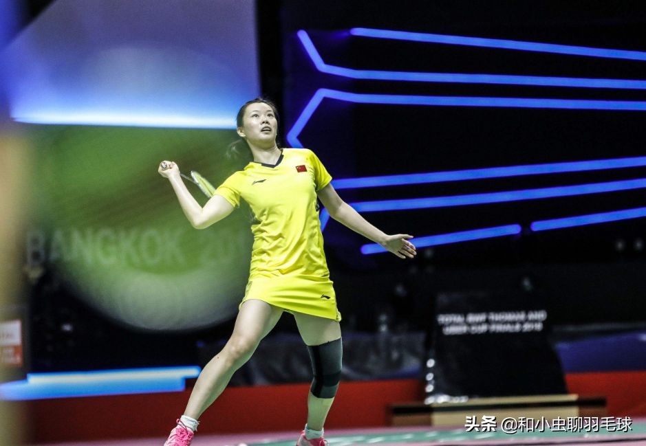 羽毛球高远球打不出弧度怎么办,羽毛球高远球正确方法和发力