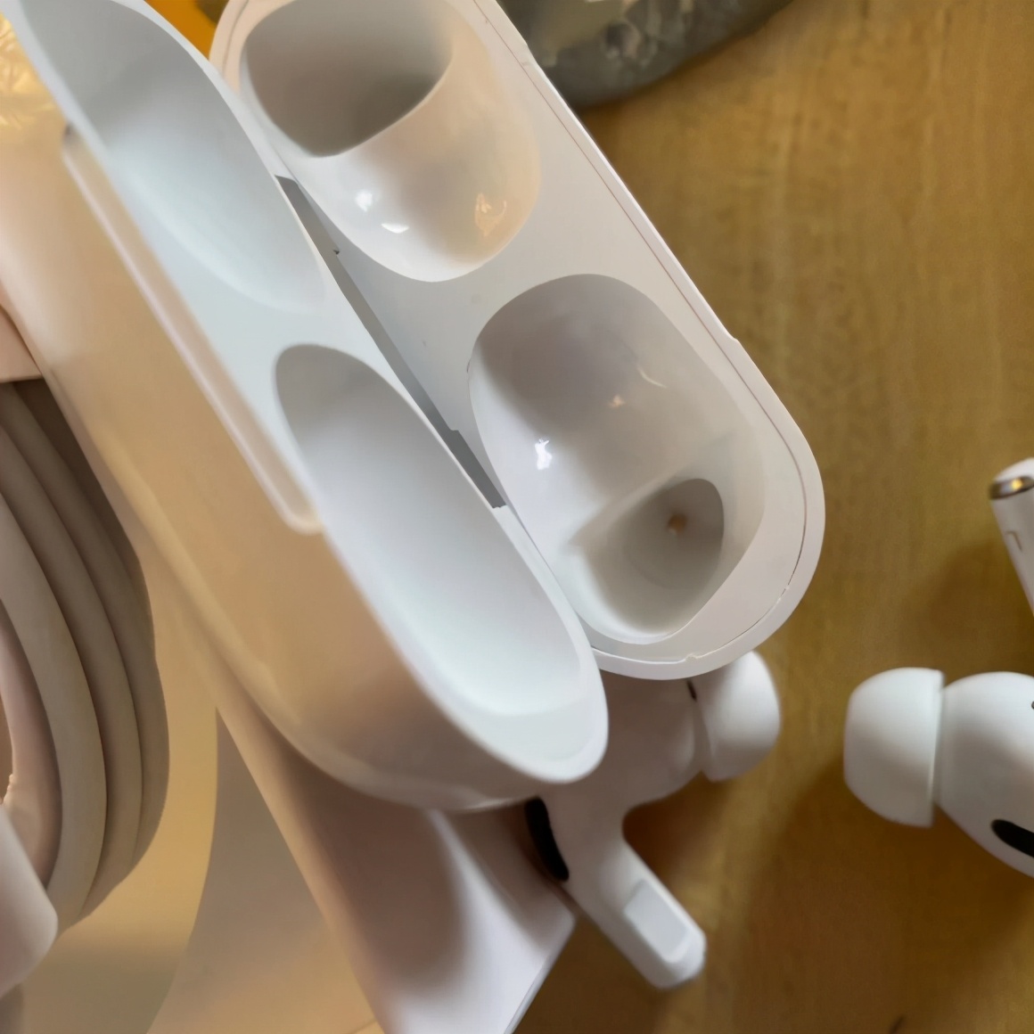 airpodspro华强北1562a公牛版,华强北airpodspro三代6976测评