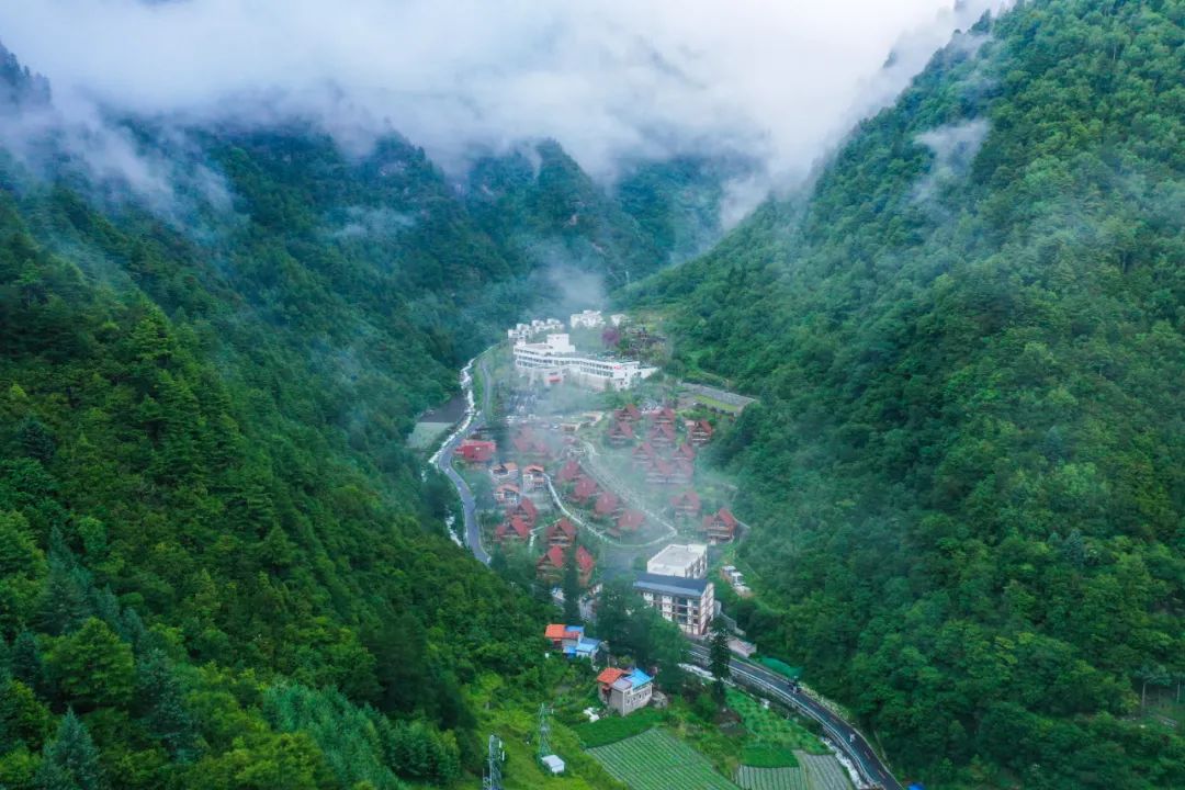 阿坝一日游赏雪,夏天去阿坝州旅游景点怎么玩
