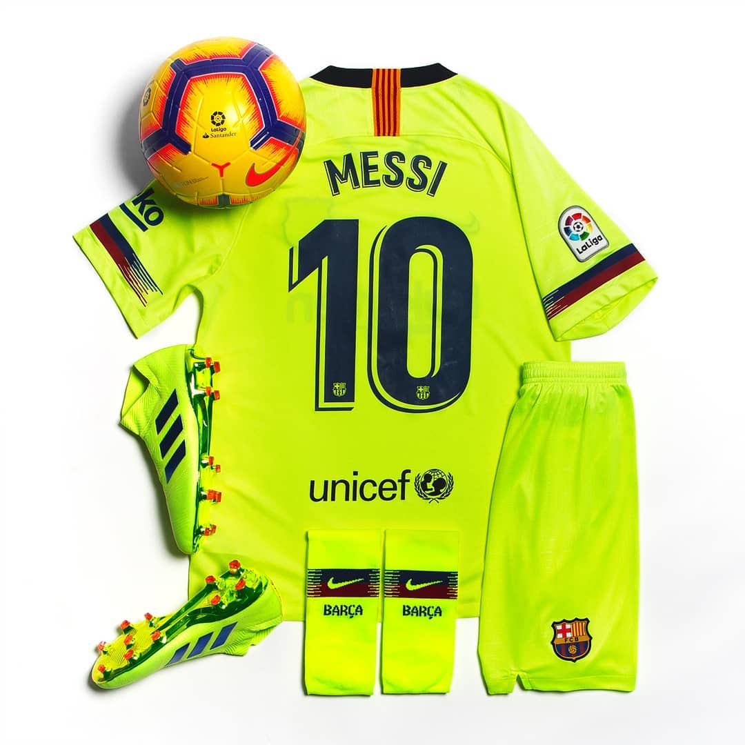 足球实战衣服怎么穿的视频,足球场如何穿最拉风