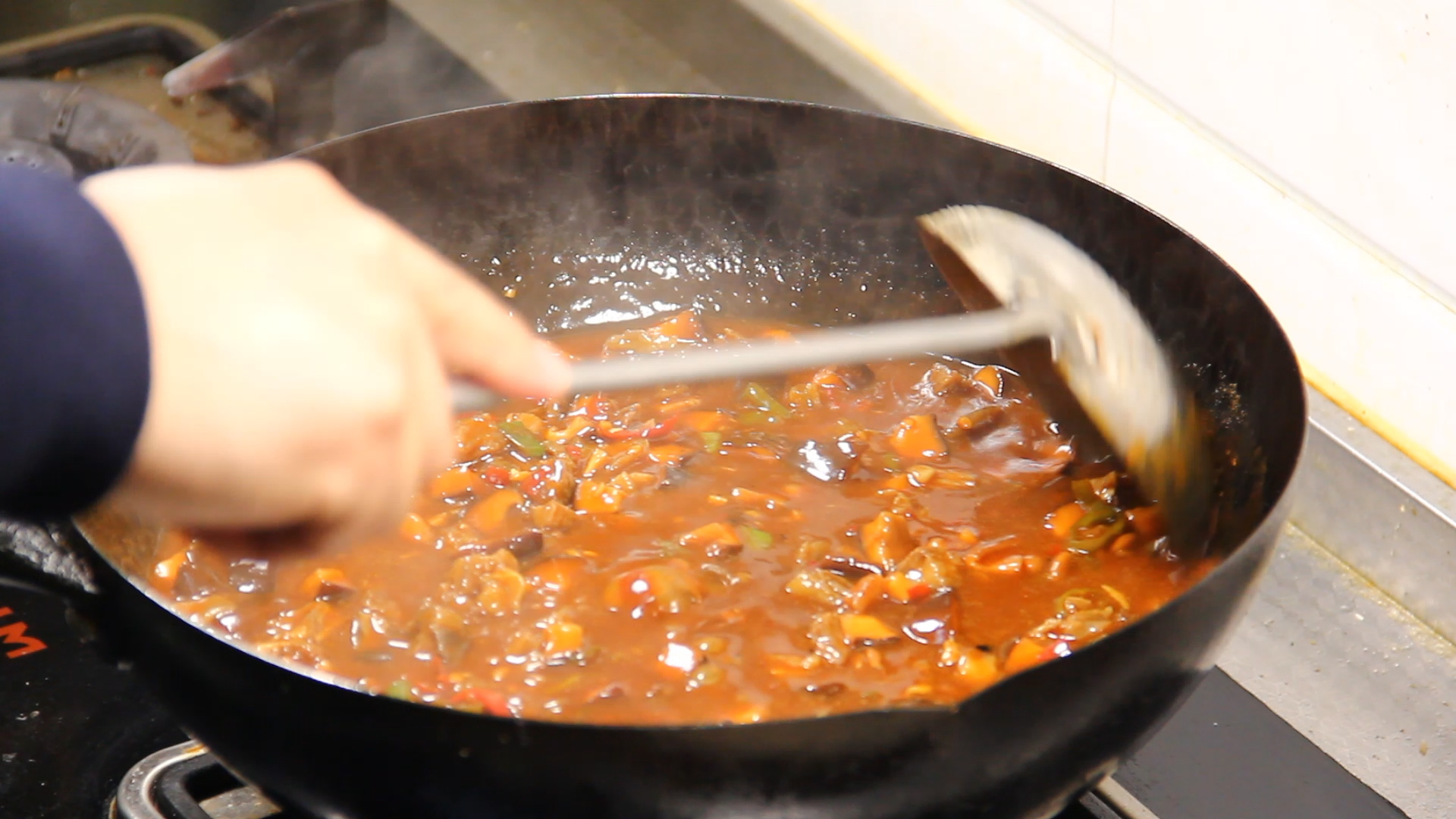 香菇牛肉酱二元一罐,香菇牛肉酱方便携带一小盒