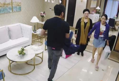 坐拥8家连锁餐厅、一年550万天价租房！原来姐姐们乘风破浪的底气都是自己给的|幸福热议