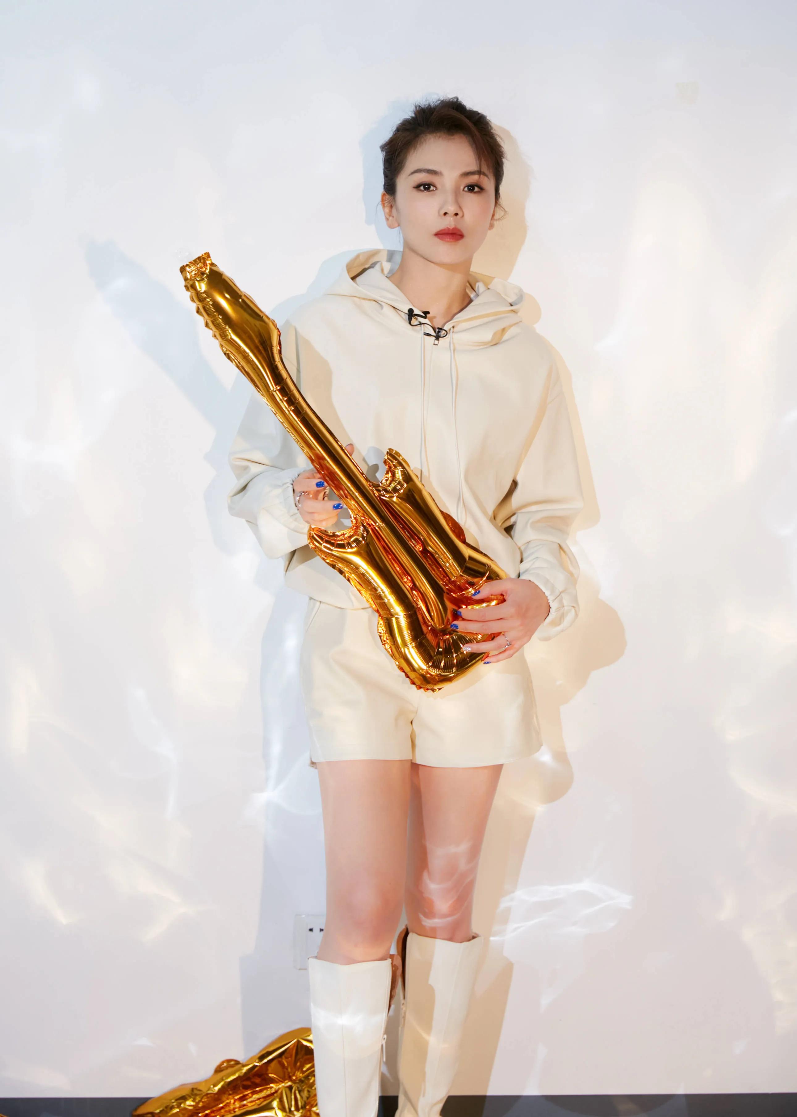 王珂:百亿富豪闪婚女明星,三年后遭遇破产,媳妇成“国民贤妻”