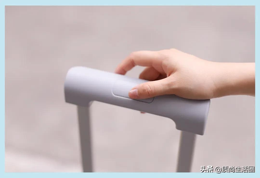 行李箱测评丨网易X选拉杆易卡阻，109元的喜朗顿侧提把不耐用
