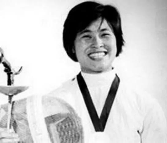 起床号伴随着冲锋的哨音,起床号军号儿歌