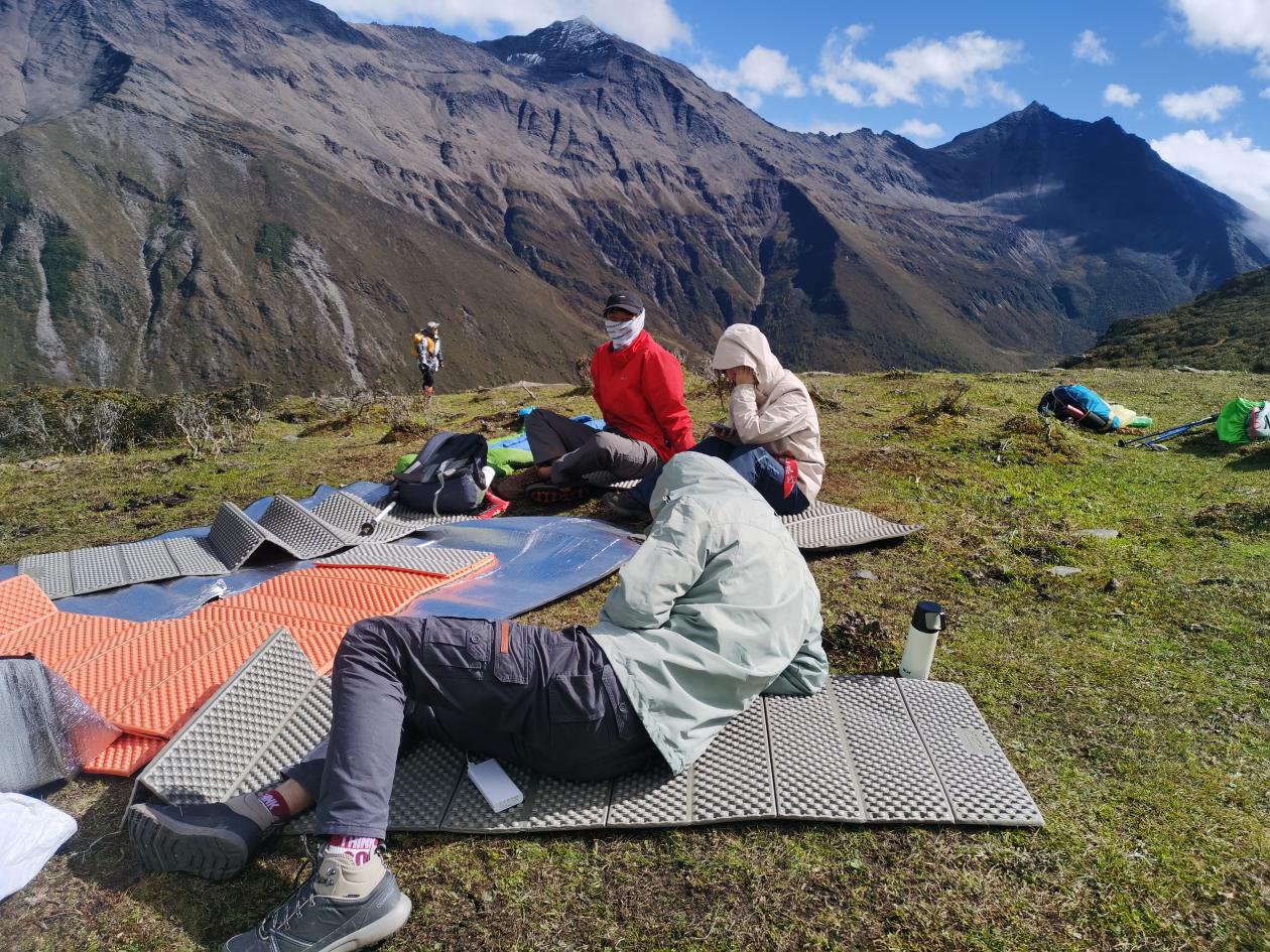 四姑娘山大峰登顶感受,四姑娘山二峰绝望坡有绳索吗