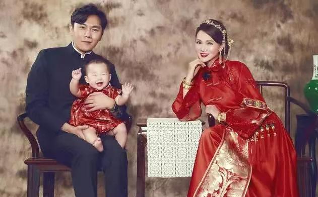 伊能静的坎坷情史:亲手葬送23年感情,离婚后嫁秦昊收获幸福