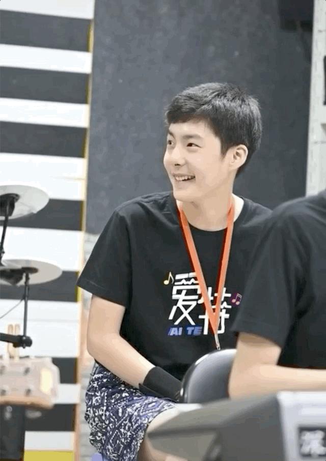 16岁自闭症少年吹陶笛走红,吹陶笛星星的孩子